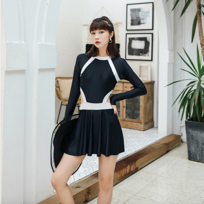 Bộ đồ bơi bikini nữ kín đáo đi tắm biển giấu bụng váy liền áo dài tay - B.42