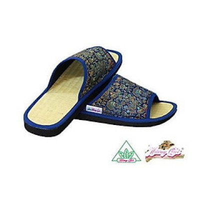 Dép chiếu Hương Quế DCQ-38 có lớp chiếu tỏa ra hơi ấm, hương thơm nhẹ giúp kích thích các huyệt đạo trong lòng bàn chân