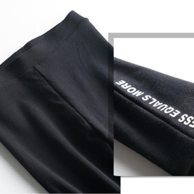 Quần Legging ống ôm Less Equals More