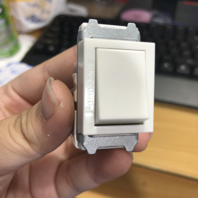 Công tắc 2 chiều Panasonic WNV5002-7W dòng Full - Hàng chính hãng