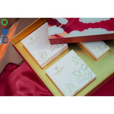 Hộp bánh trung thu Long Vân 1080g gồm 4 bánh (220g) - Thành Long - Tặng 1 hộp trà - Việt Nam