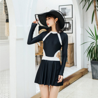 Bộ đồ bơi bikini nữ kín đáo đi tắm biển giấu bụng váy liền áo dài tay - B.42