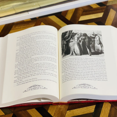 (Bìa lụa tơ tằm in 150 cuốn, tặng 1 bookmark và 1 postcard) – CHIẾN HỮU CỦA JEHU – Alexandre Dumas – Anh Đức - Phuc Minh Books – NXB Văn Học