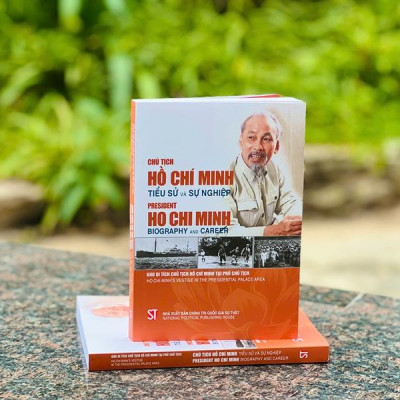 Sách - Chủ Tịch Hồ Chí Minh - Tiểu Sử Và Sự Nghiệp President Ho Chi Minh - Biography And Career (Song Ngữ Việt - Anh)