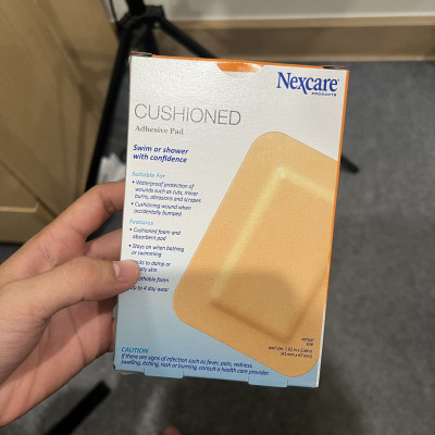 Hộp 4 miếng gạc khử trùng chống thấm nước màu da, có bông thấm hút dịch mủ, cỡ lớn 3M Nexacare Awp34, thương hiệu Mỹ