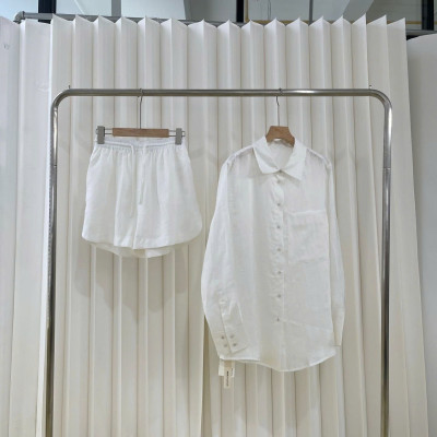 Set bộ sang chảnh áo sơ mi va quần short xẻ tôn dáng, tôn da màu trắng, new style hottrend 2025