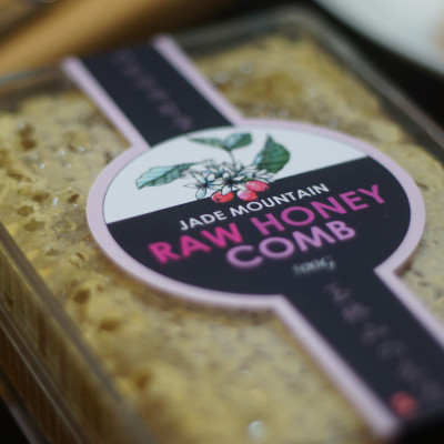 Mật Ong Bánh Tổ Jade Mountain Chứa Sáp Ong Nguyên Vẹn Chất Lượng Cao 500gr