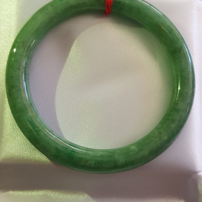 Vòng Cẩm Thạch tự nhiên mới vip Đậu Lý Sao Sao 56mm x cọng 8,5mm cao cấp sịn đẹp màu xanh đậu lý bông đậm đều bóng mượt đẹp Nữ 54kg - 64kg đeo rất đẹp sang tay món quà tặng Mẹ , người thân ý nghĩa ạ