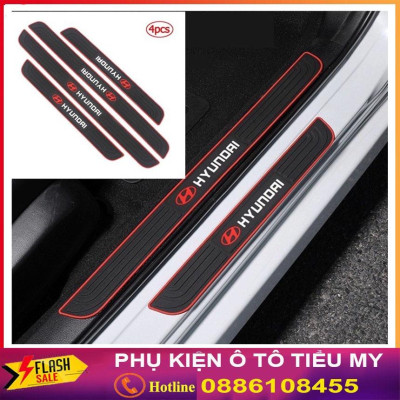 Bộ 4 Miếng Nẹp Bước Chân Bằng Cao Su logo TOYOTA Chống Trơn Trượt - Dán Chống Trầy Xước Cửa Ô Tô
