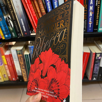 Sách - Rebecca by Daphne du Maurier | Classics / Fiction / Mystery Gothic / Romance in English