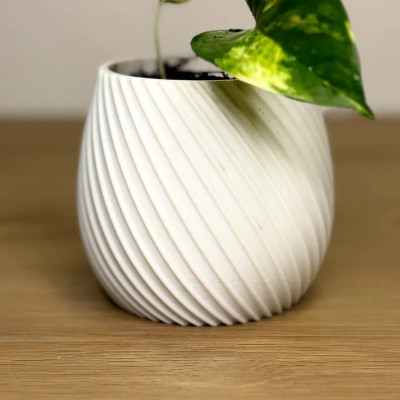 Lọ hoa nhựa xoắn ốc đa dạng kích thước - 10cm x 10cm x 8.5cm