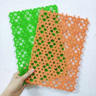 Tấm Lót Chuồng Lót Sàn Cho Chó Mèo Bằng Nhựa Dẻo 20*30cm