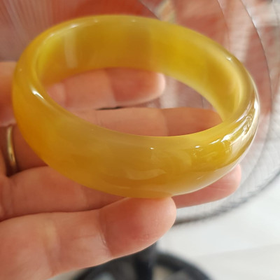 Vòng tay đá mắt mèo Vàng nhẹ Ni 56mm x  Cao 19mm x dầy 7mm Nữ 52kg - 59kg đeo màu nhẹ xinh tươi đẹp rẻ lắm chuẩn hợp nữ mệnh thổ mệnh kim mệnh thuỷ ạ