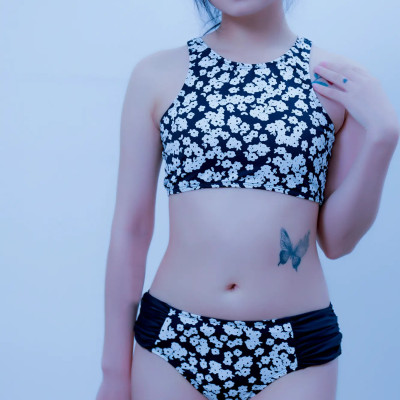 Áo bikini đa năng Gym-to-swim LMcation Lena - Hoa Nhí Đen Trắng