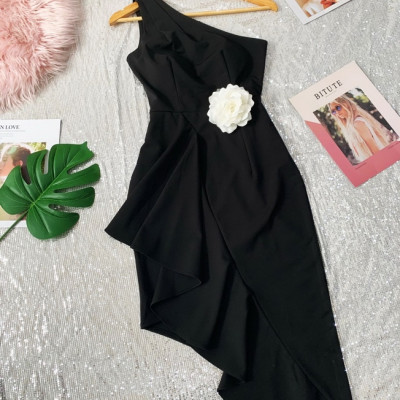 Đầm ôm vai xéo kèm hoa xinh xắn MS 2519