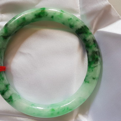 Vòng tay Nam Nữ đá Cẩm Thạch tự nhiên mới đẹp Lý ST Cồ A Sịn 65mm Vòng size to 65mm x cọng dầy 10mm Màu Xanh lý tươi bóng sơn thủy vân bông xanh tươi bóng đẹp Nam Nữ to con đeo 75kg - 85kg đeo đẹp sang tay ạ