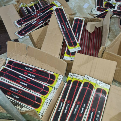 Bộ 4 Miếng Nẹp Bước Chân Bằng Cao Su Chống Trơn Trượt - Miếng Dán Chống Trầy Xước Bậc Cửa Lên Xuống Ô Tô Logo HONDA