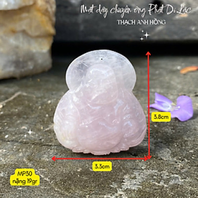 Phật Di Lặc đeo cổ thạch anh hồng NHASAN mang đến bình an, tài lộc và may mắn cho nam giới thành đạt