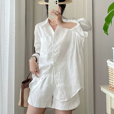 Set bộ sang chảnh áo sơ mi va quần short xẻ tôn dáng, tôn da màu trắng, new style hottrend 2025