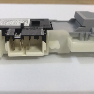 CÔNG TẮC CHO CỬA MÁY GIẶT ELECTROLUX EWF 85752, 85742, 10742, 10842, 12732, 12732S – HÀNG CHÍNH HÃNG