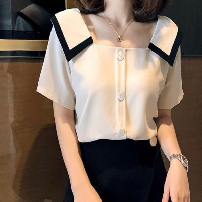 Áo kiểu nữ phối nút tay lỡ sang trọng, dễ dàng kết hợp cùng chân váy mặc đi làm, dạo phố