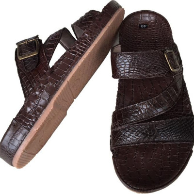 Dép nam quai chéo Trường Hải màu nâu  da cá sấu thật sang trọng sắc sảo  may viền chắc chắn đế kếp mềm dẻo  không trơn  DN0811