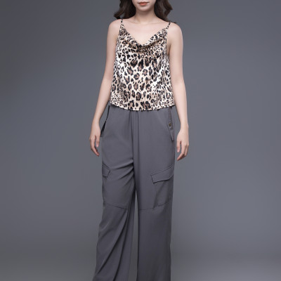 Quần nữ xen lụa xám đậm túi hộp rút ống 