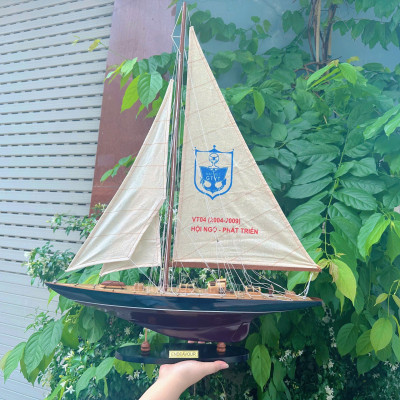 Mô hình thuyền gỗ phong thủy, thuyền buồm trang trí ENDEAVOUR PAINTED, thuyền gỗ trang trí hàng chính hãng