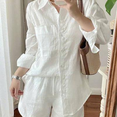 Set bộ sang chảnh áo sơ mi va quần short xẻ tôn dáng, tôn da màu trắng, new style hottrend 2025