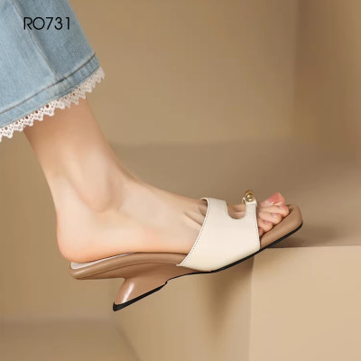 Dép nữ quai ngang xỏ ngón, gót cách điệu ROSATA RO731 - 5p - Nâu, Trắng- BKSTORE