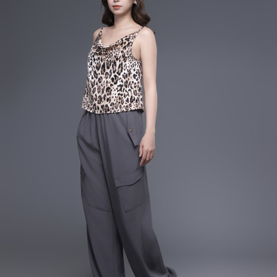 Quần nữ xen lụa xám đậm túi hộp rút ống 