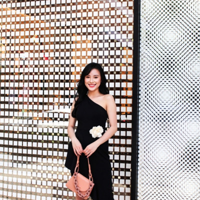 Đầm ôm vai xéo kèm hoa xinh xắn MS 2519