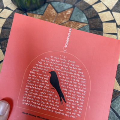 TÔI BIẾT TẠI SAO CHIM TRONG LỒNG VẪN HÓT (Giới thiêu bởi Oprah Winfrey) – Maya Angelou – Quế Chi dịch – BestBooks – NXB Văn Học (Bìa mềm)