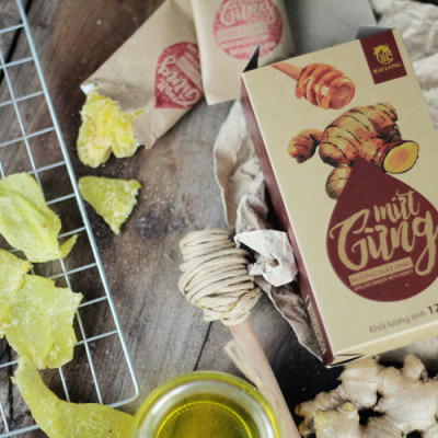 Combo Đậu Phộng Mè Cay Hải Long (250g) + Mứt Gừng Nướng Mật Ong Hải Long (120g)